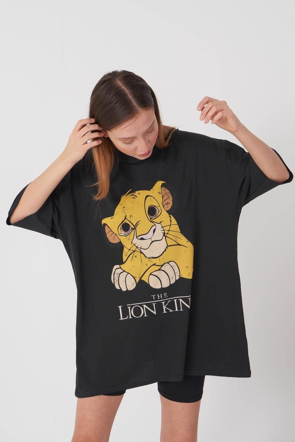 Lion  Surprised Oversized Tee
