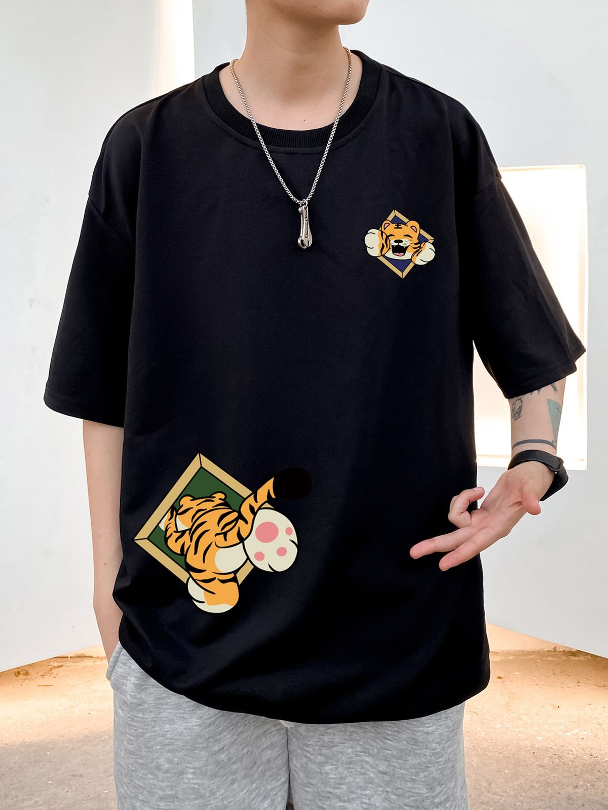 Men Tiger Print Drop Shoulder Tee
