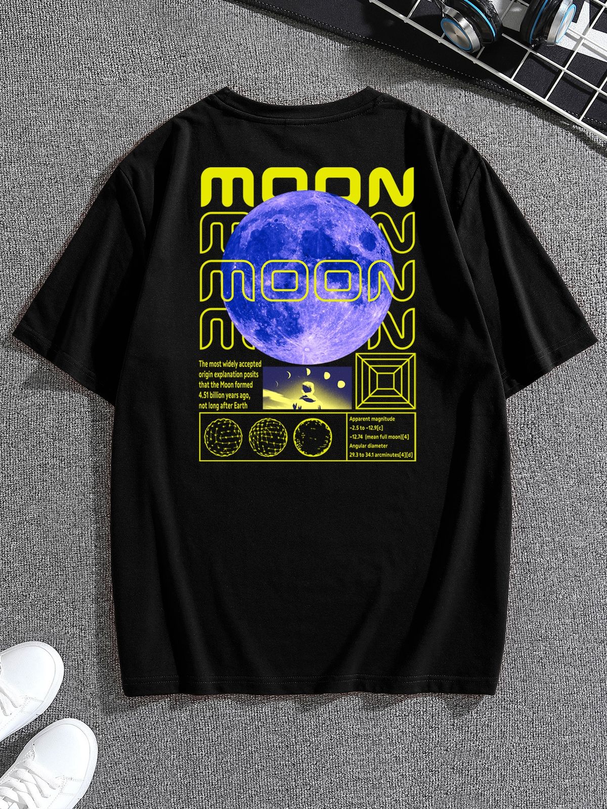 Men Moon & Letter Graphic Tee
