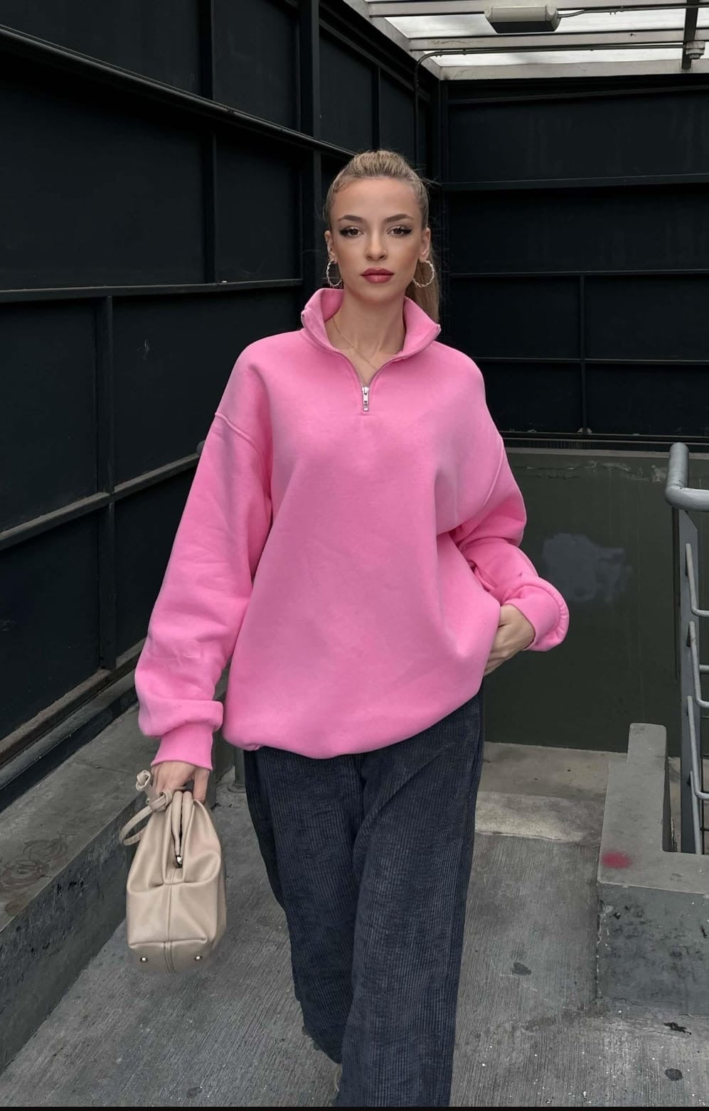 Basic Sweatshirt with zipper