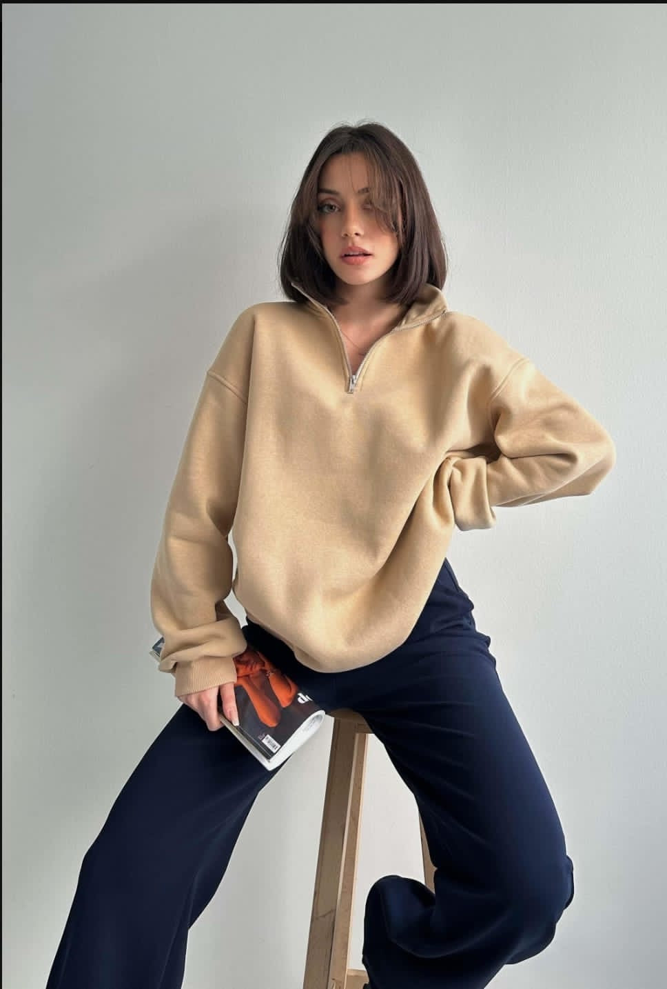 Basic Sweatshirt with zipper