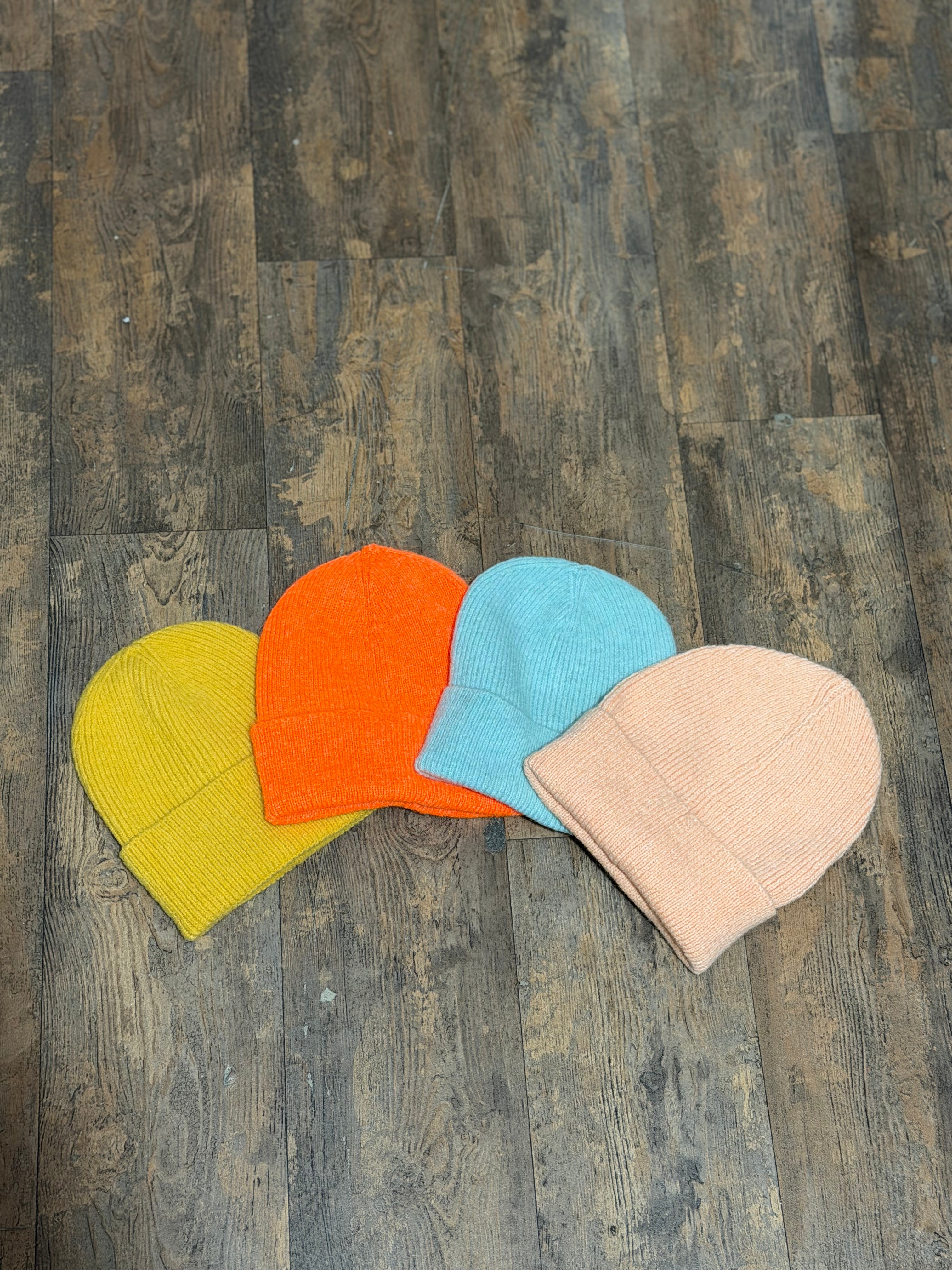 Minimalist Knit Beanie – Unisex Winter Hat basic