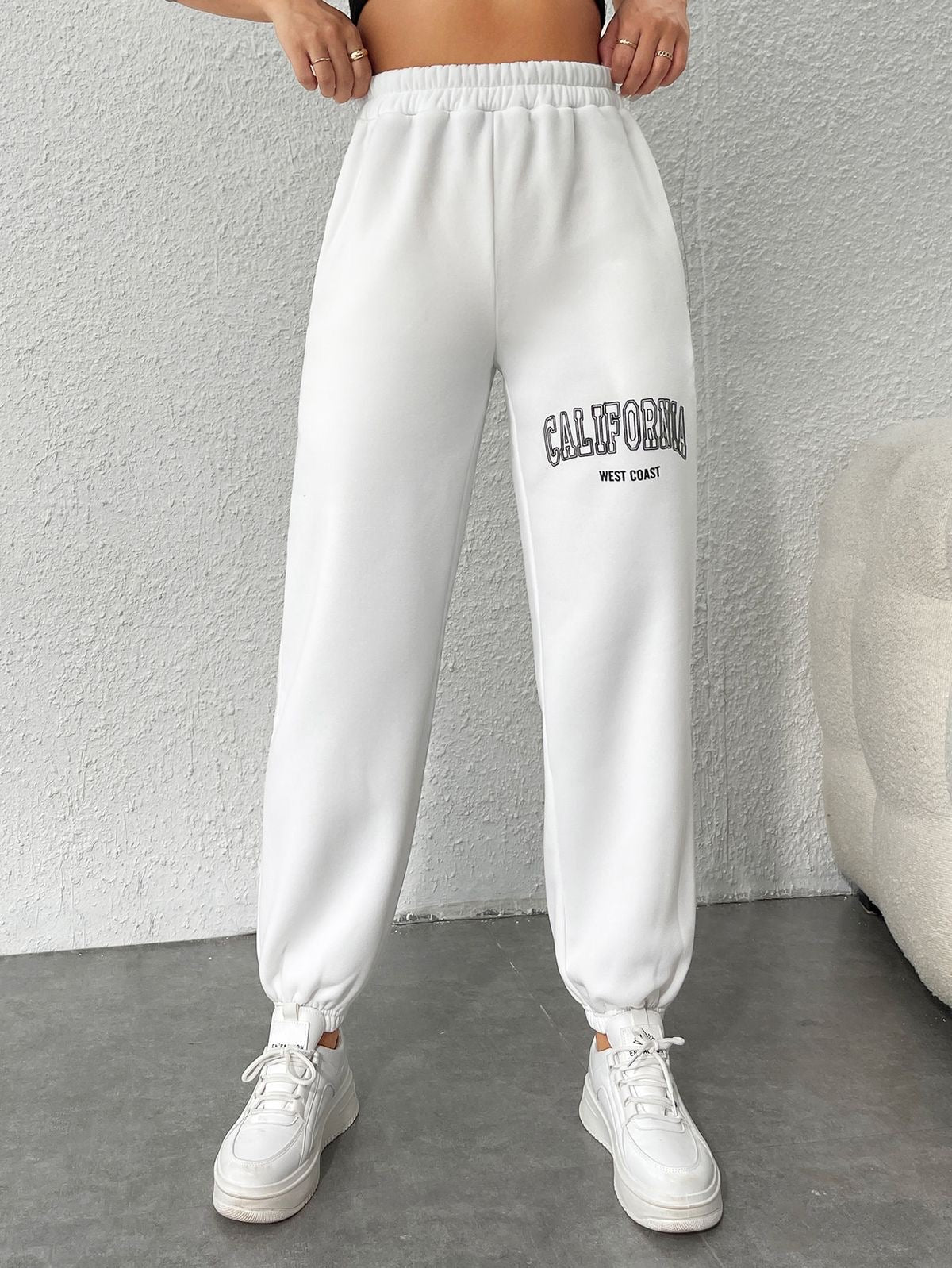 LWomen Pant Fleece with Graphics and Letters