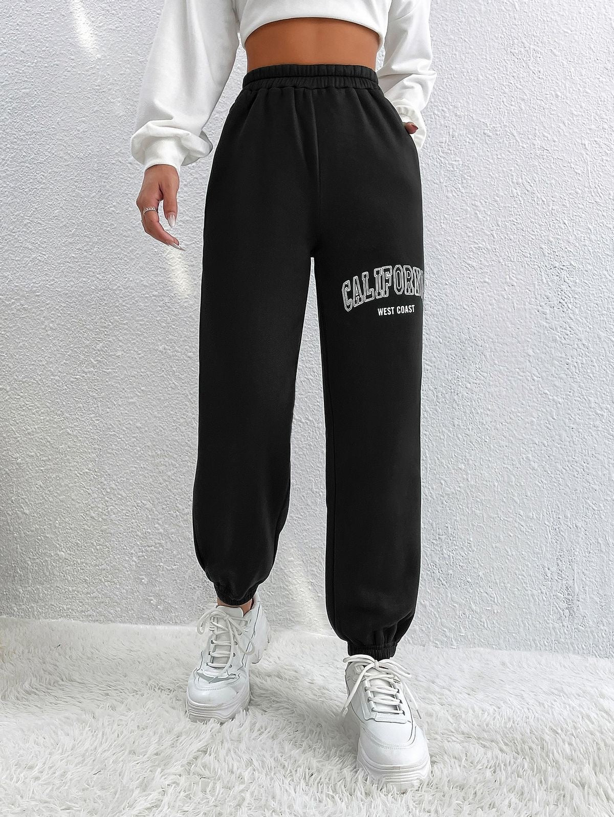 LWomen Pant Fleece with Graphics and Letters