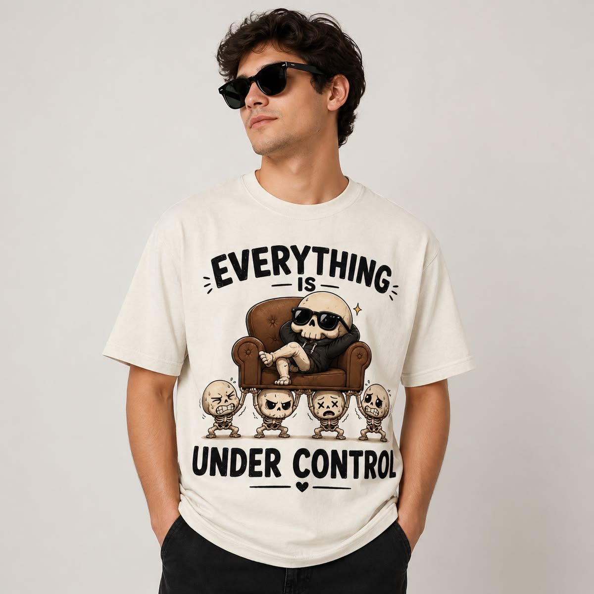Everything is under control Men Tshirt Oversized