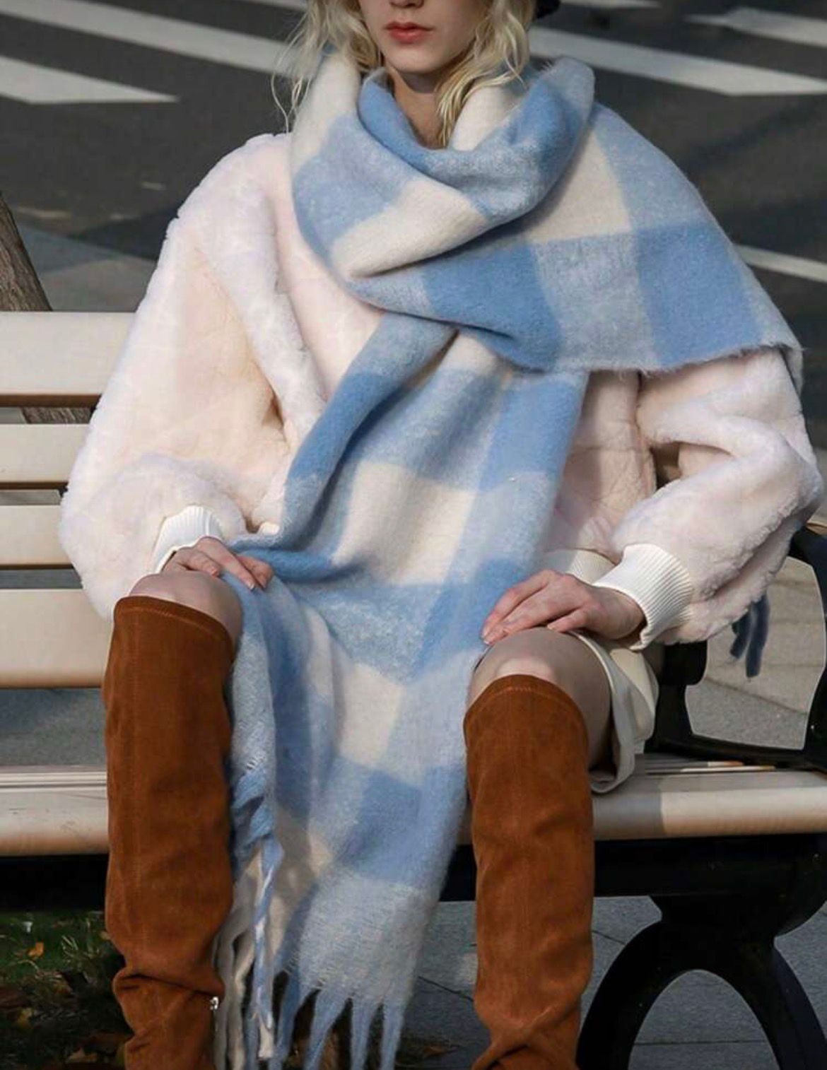 Elegant Women’s Winter Scarf – Soft, Cozy & Stylish Cold-Weather Essentia