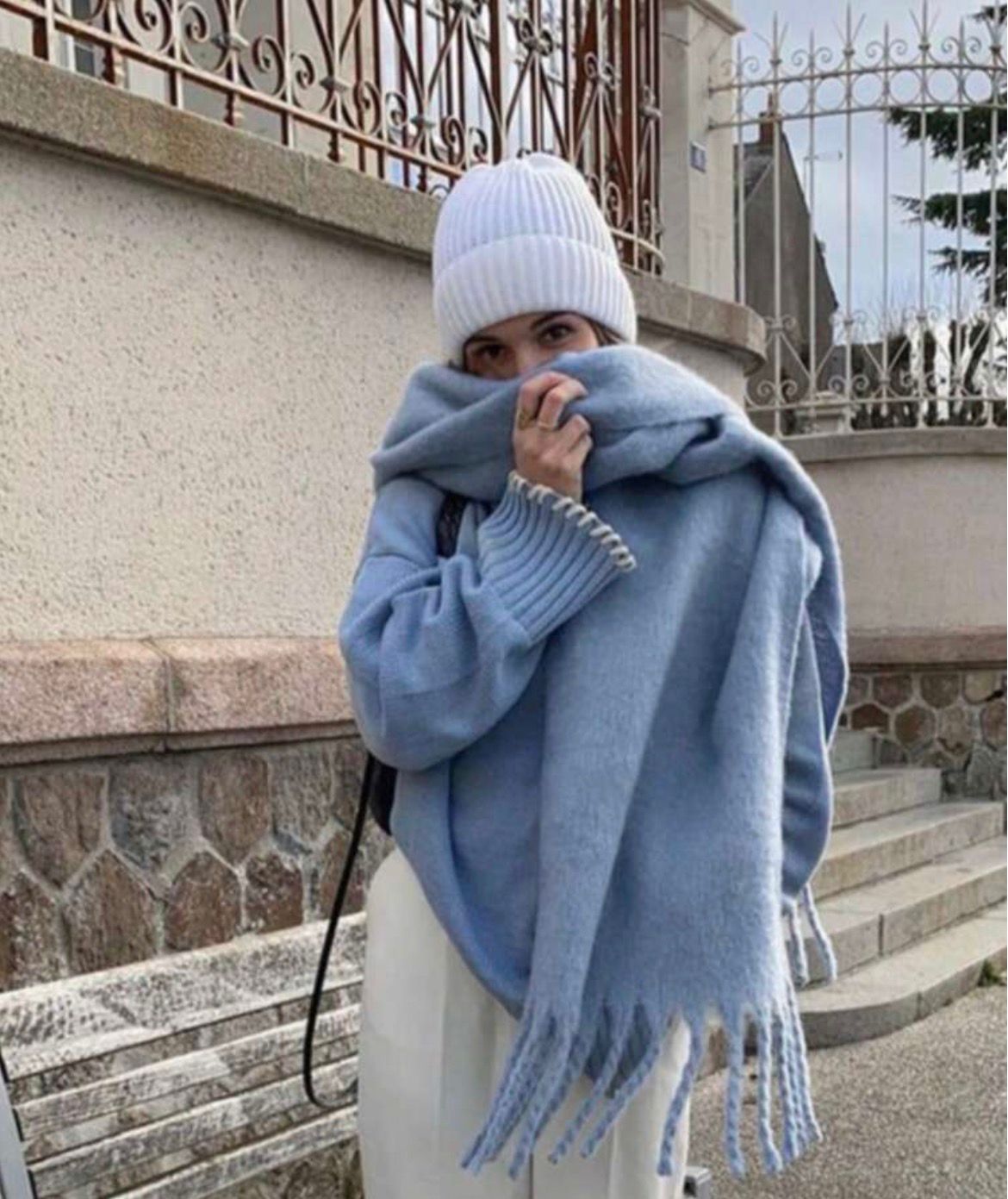 Elegant Women’s Winter Scarf – Soft, Cozy & Stylish Cold-Weather Essentia