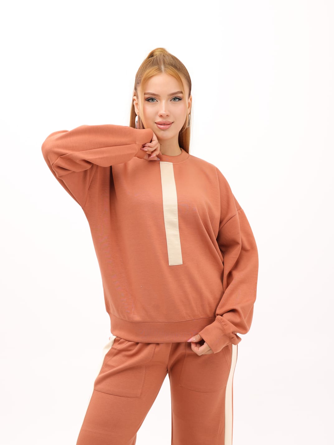 Women Set Sweatshirt With Line in the Chest
