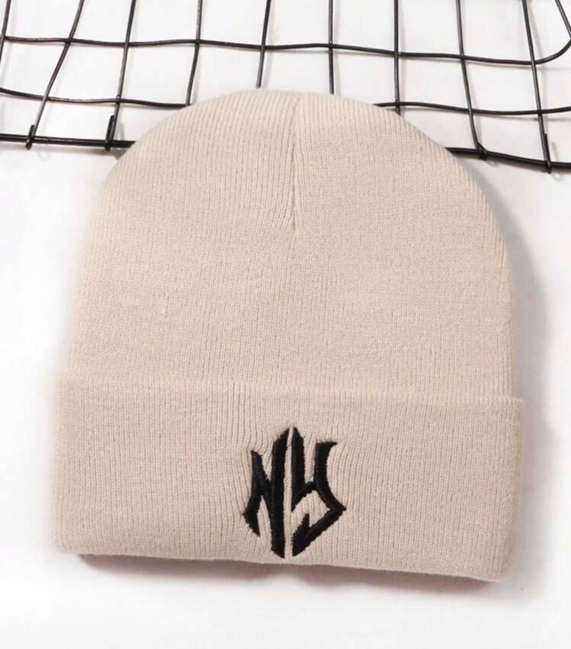 Minimalist Knit Beanie – Unisex Winter Hat with Embroidered Logo