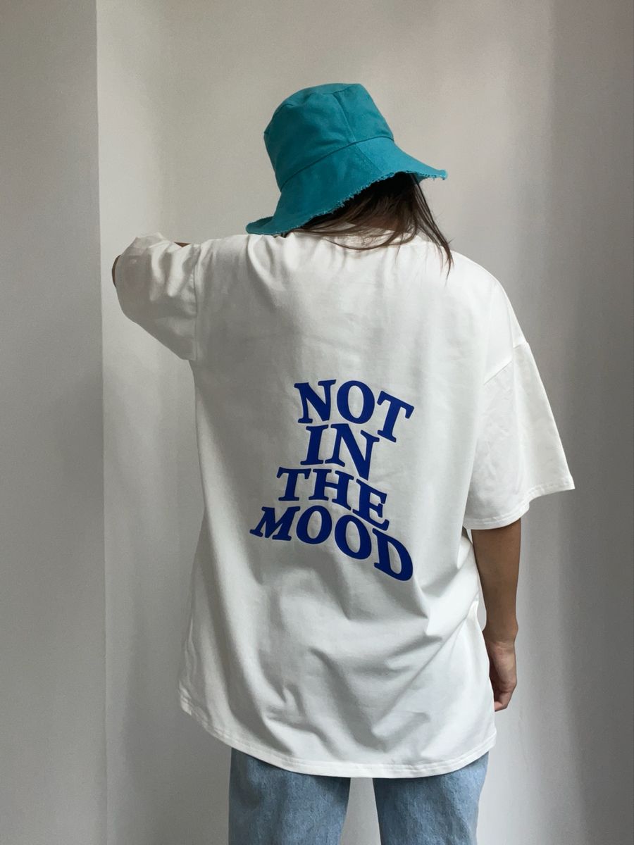 Milky oversize t-shirt and blue panama hat
