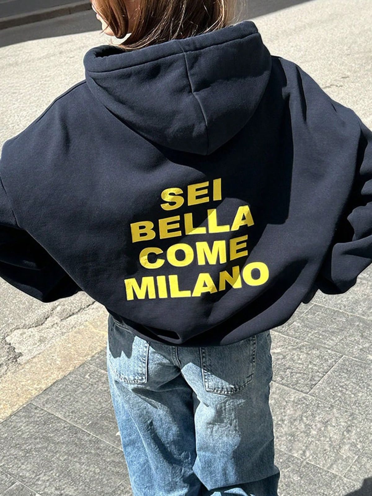 Sei Bella Come Milano Letter Graphic Loose Fit Pullover Hoodie With Pocket, Women Casual Long Sleeve Sweatshirt