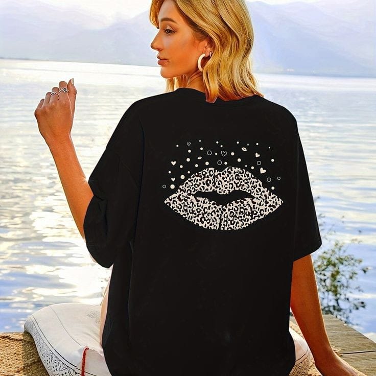 Leopard print lips women's oversized tshirt